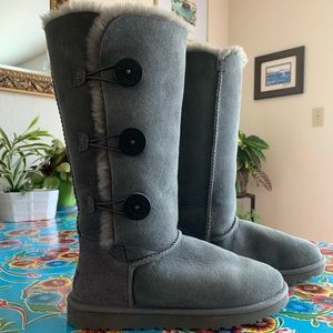 UGG Bailey Button Triplett II Boot Size 9